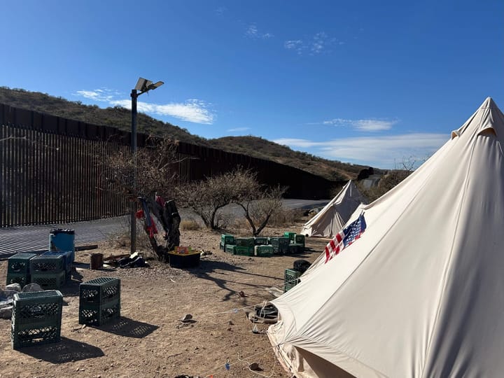 Campamentos de ayuda fronteriza desmantelados en medio de disputas federales