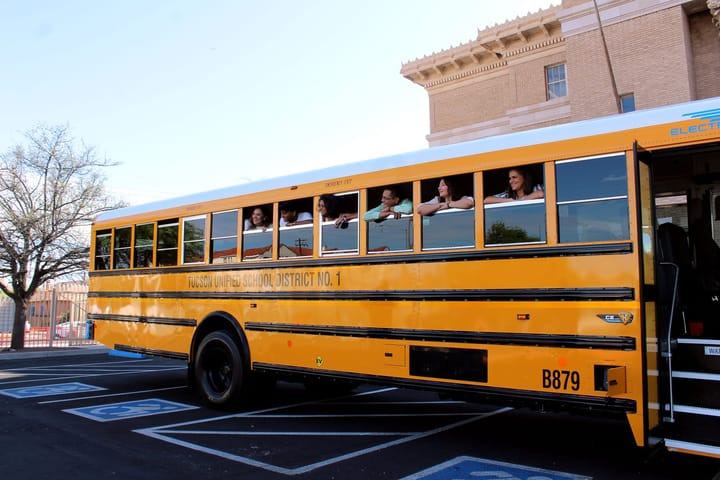 TUSD presenta primer autobús escolar eléctrico a pesar de reducciones