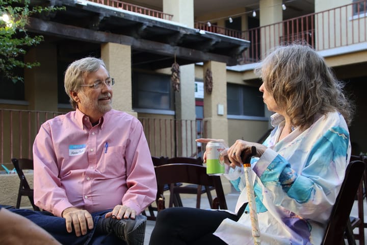 Dahl centra su campaña en las necesidades fundamentales de Tucson