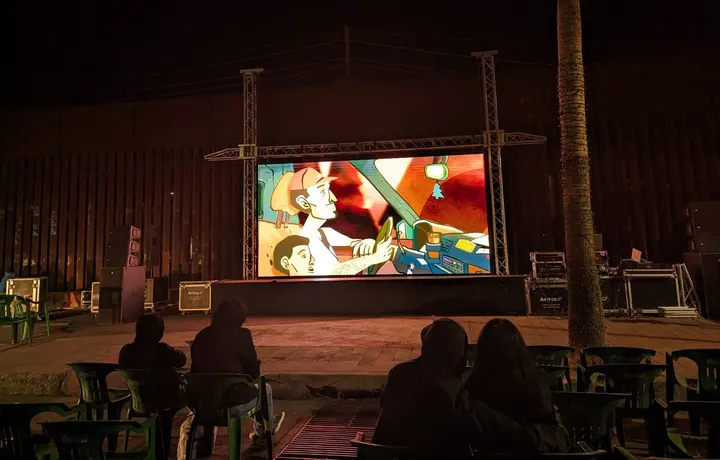 Festival Internacional de Cine de Nogales convierte muro fronterizo en pantalla de cine