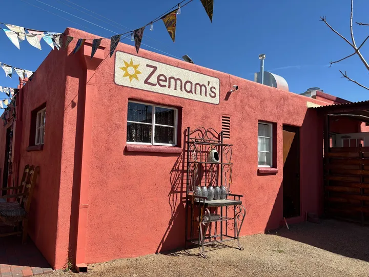 Zemam's celebra más de 30 años, primer restaurante africano de Tucson