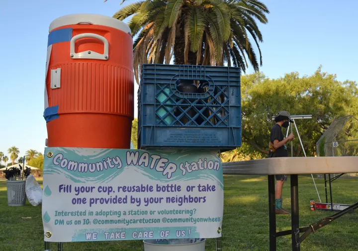 "Agua Para el Pueblo" expande estaciones de agua gratuitas en verano