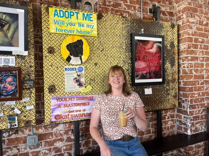 Tucson artist trades corporate job to spotlight shelter dogs