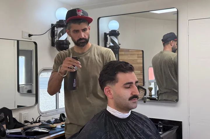 Mobile barbershop serves Tucson's vulnerable