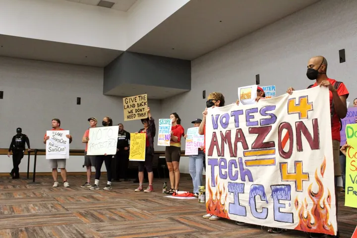 Tucson bloquea centro de datos de Amazon tras protesta pública