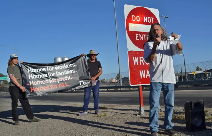Fiscal general exige acción contra complejos del sur de Tucson