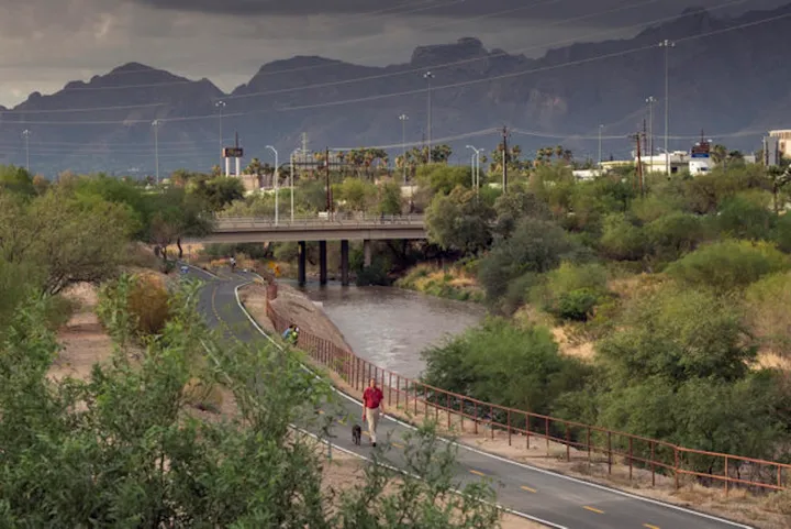 Santa Cruz River cleanup brings Tucson together