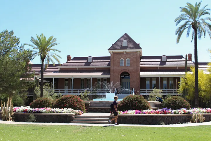 UA students feel strain of federal shutdown