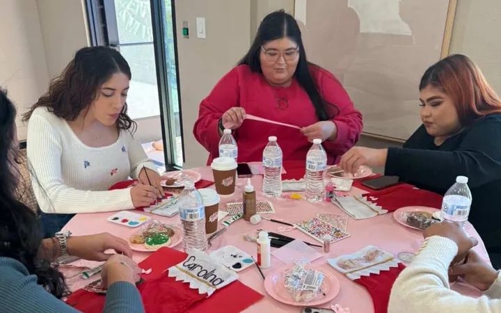 Tucson Primas builds community for Latina women offline