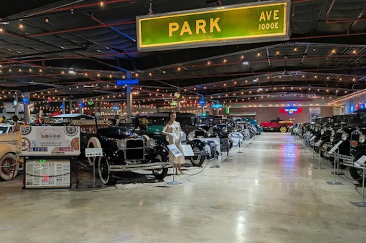 Tucson auto museum showcases 250 classic cars